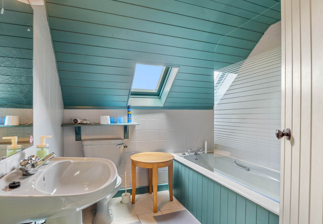 House in Rosmuck - Bun Inbhir cottage with views