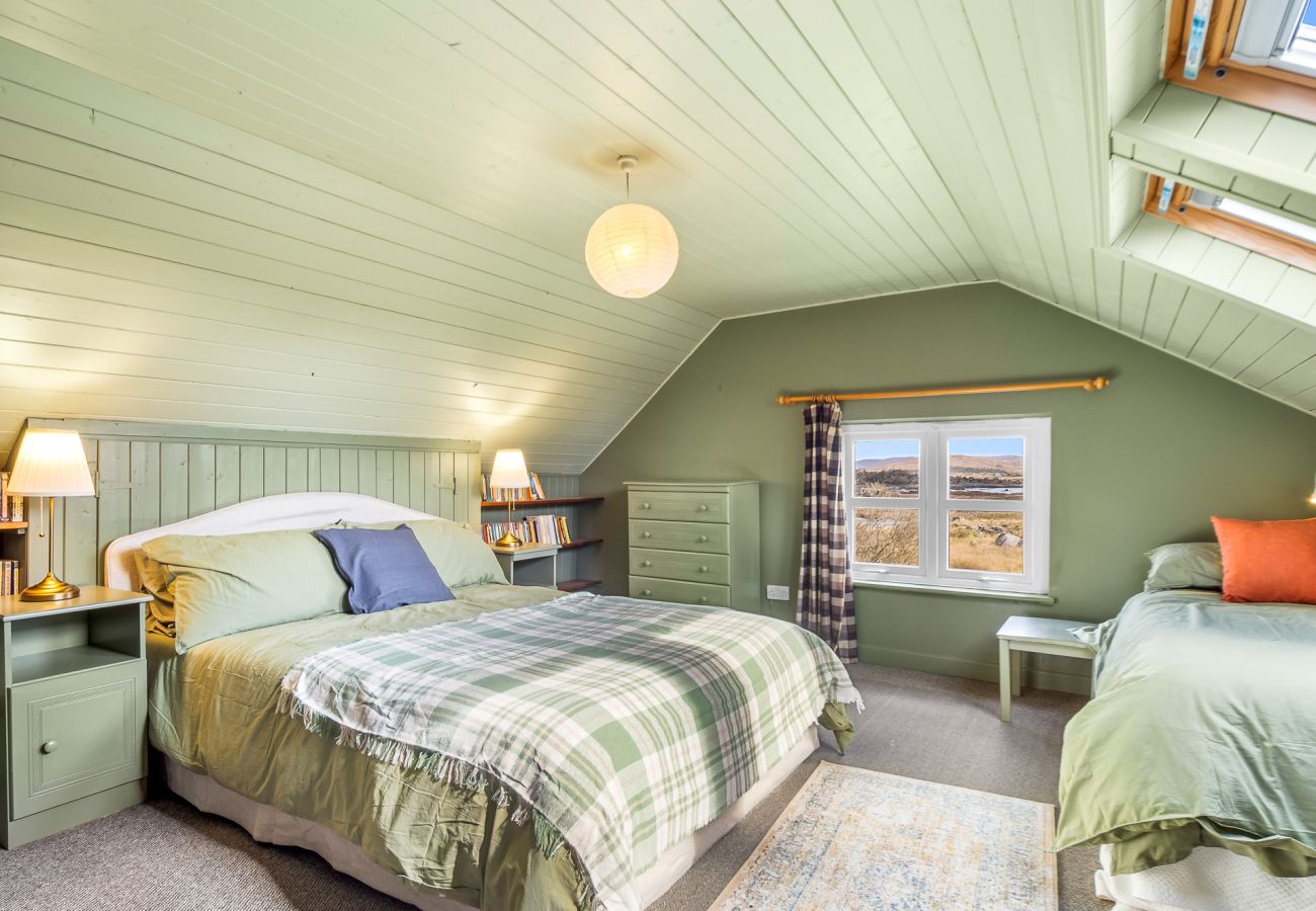 House in Rosmuck - Bun Inbhir cottage with views