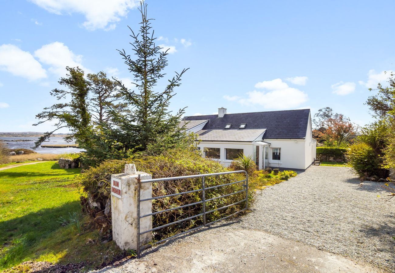 House in Rosmuck - Bun Inbhir cottage with views