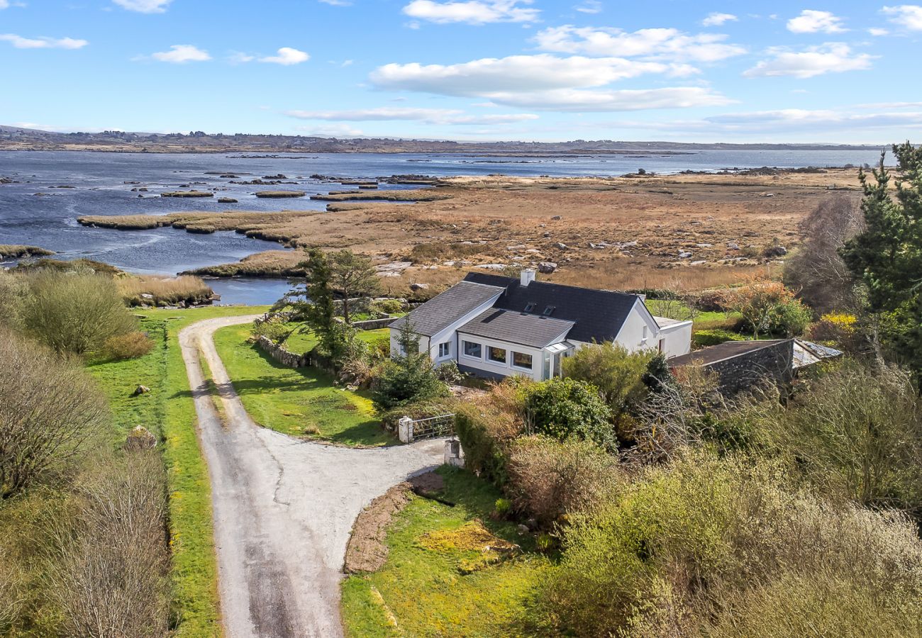 House in Rosmuck - Bun Inbhir cottage with views