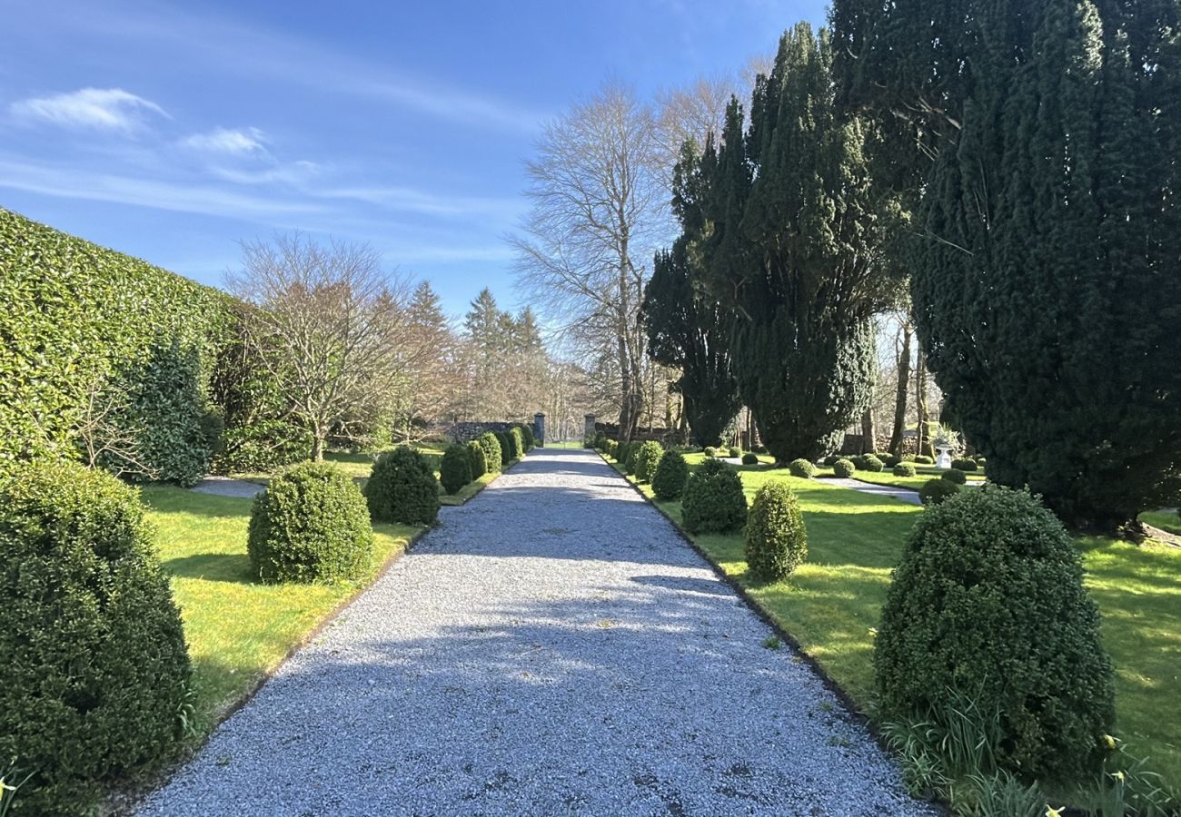 House in Rosscahill - Park Hall at Ross Castle with panoramic views 