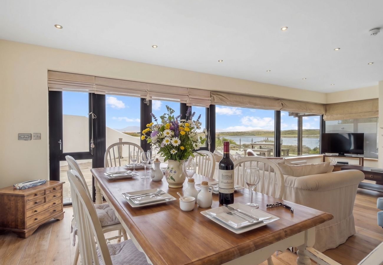 House in Roundstone - Calla Lookout Lake Views