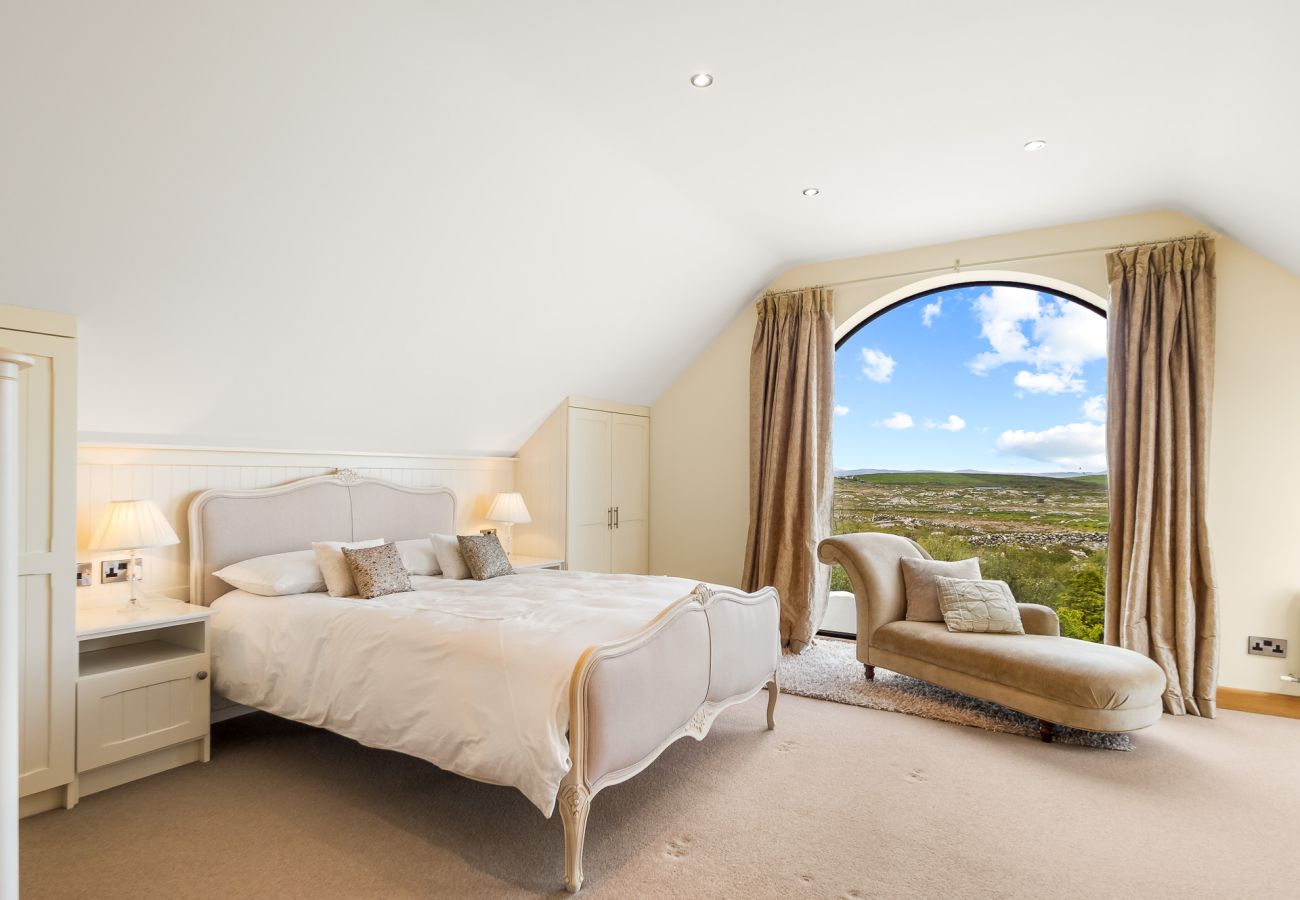 House in Roundstone - Calla Lookout Lake Views