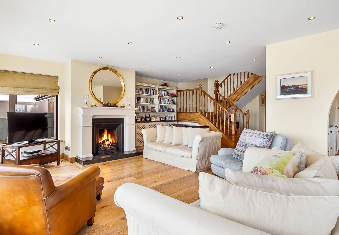 House in Roundstone - Calla Lookout Lake Views