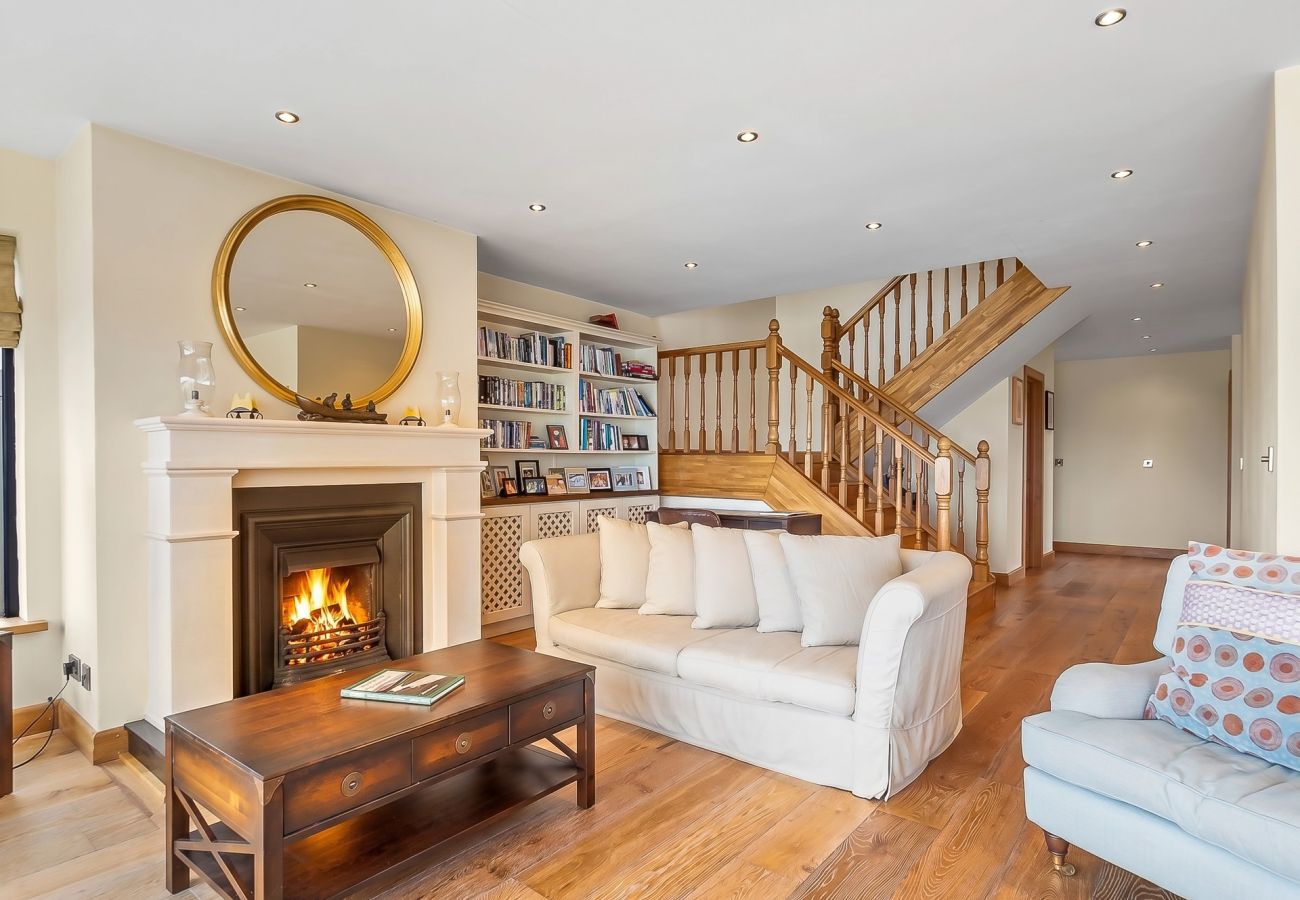 House in Roundstone - Calla Lookout Lake Views