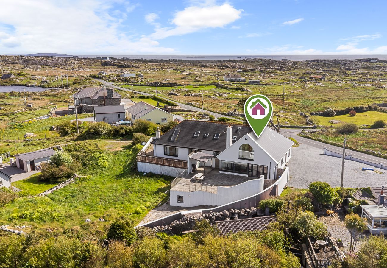 House in Roundstone - Calla Lookout Lake Views