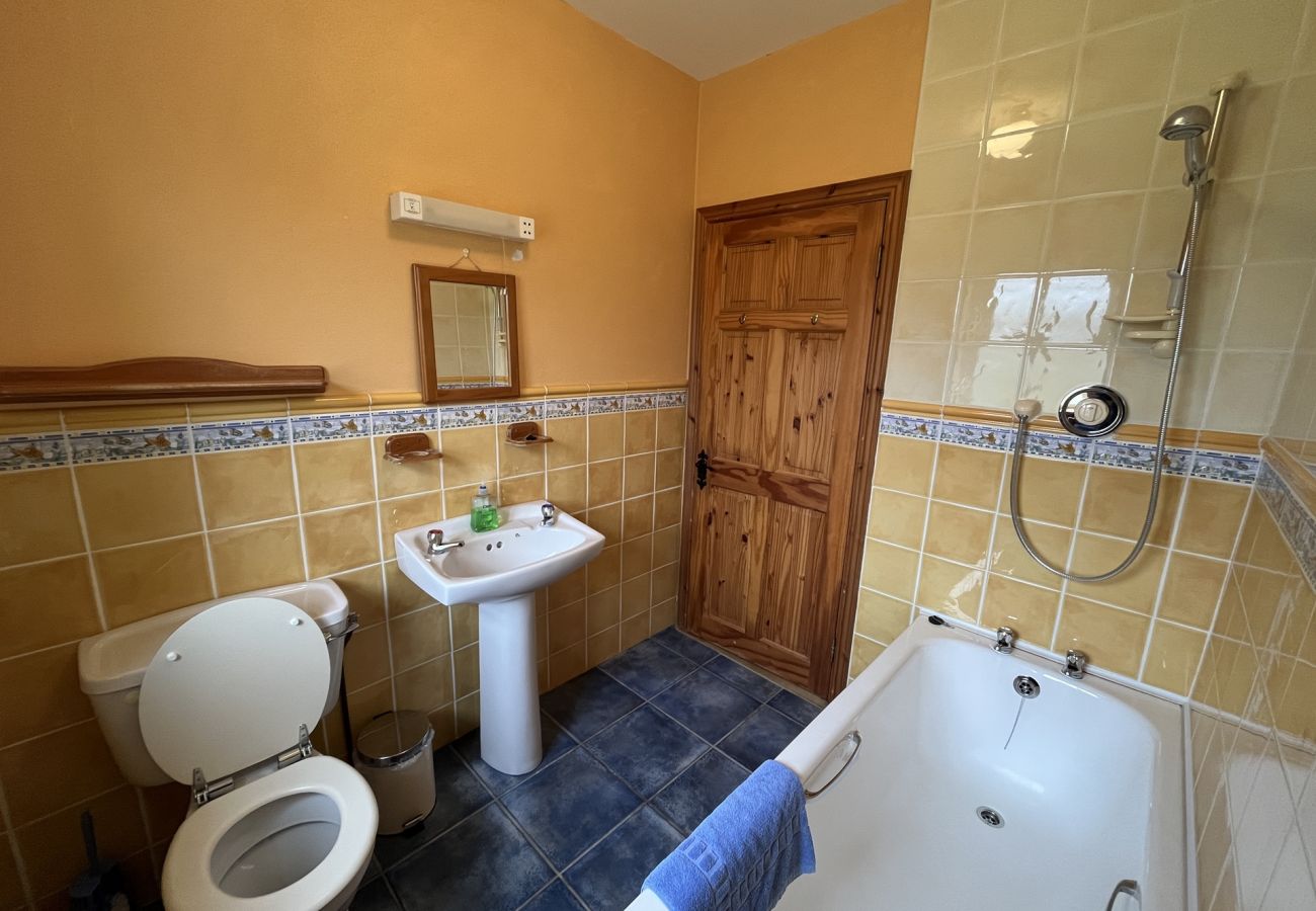 Cottage in Recess - Twelve Bens Lodge