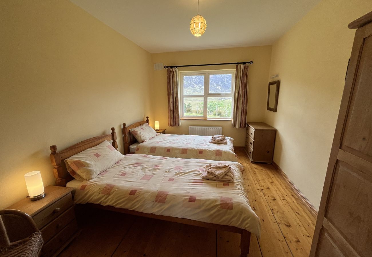 Cottage in Recess - Twelve Bens Lodge