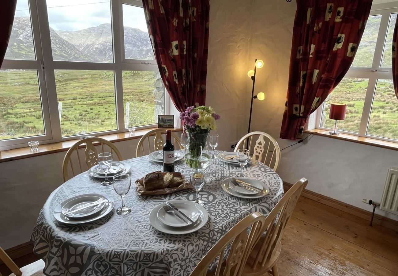 Cottage in Recess - Twelve Bens Lodge