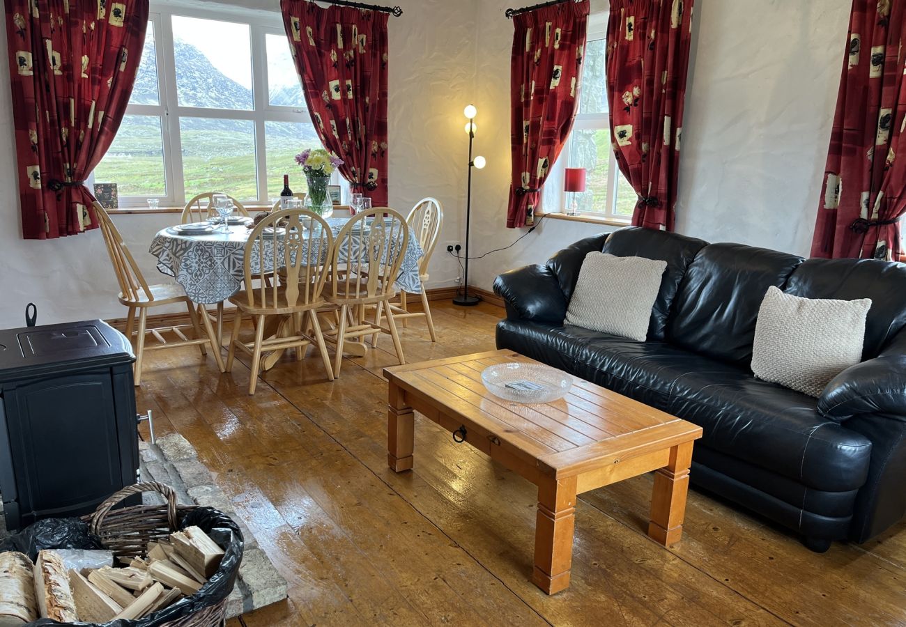 Cottage in Recess - Twelve Bens Lodge