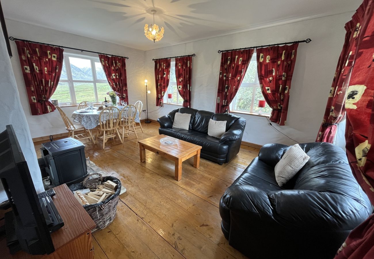 Cottage in Recess - Twelve Bens Lodge